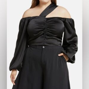 11 Honoré Collection Amel Cropped Satin Blouse, Black, sz 20